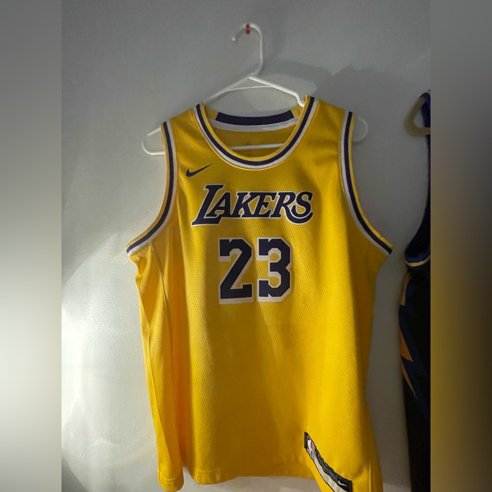 Los Angeles Lakers Lebron James jersey